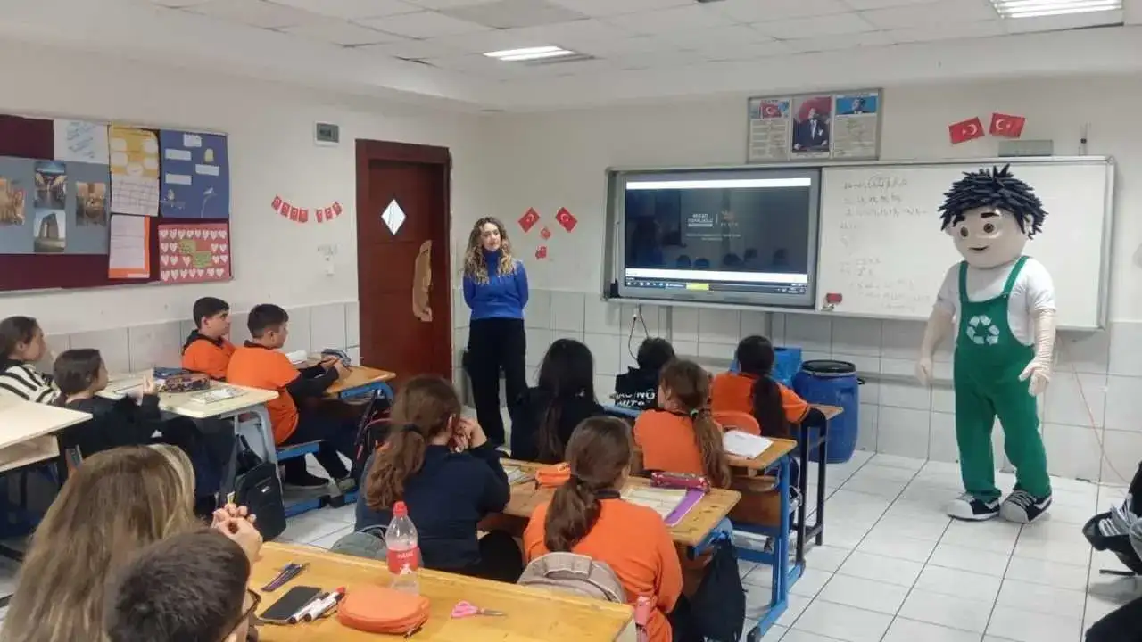 Kemer’de Minik Ellere Çevre Dedektifiyle Doğa Aşısı 2